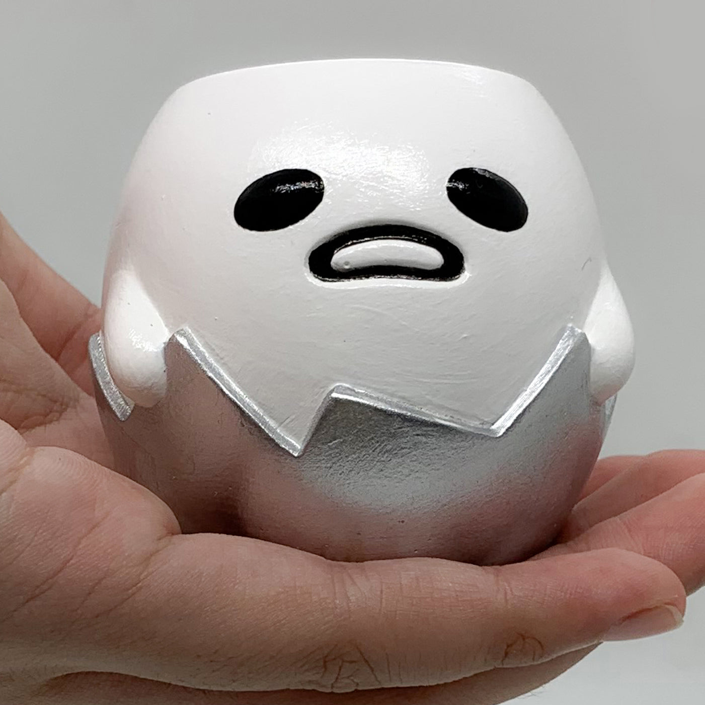 GUDETAMA EGG PLANTER