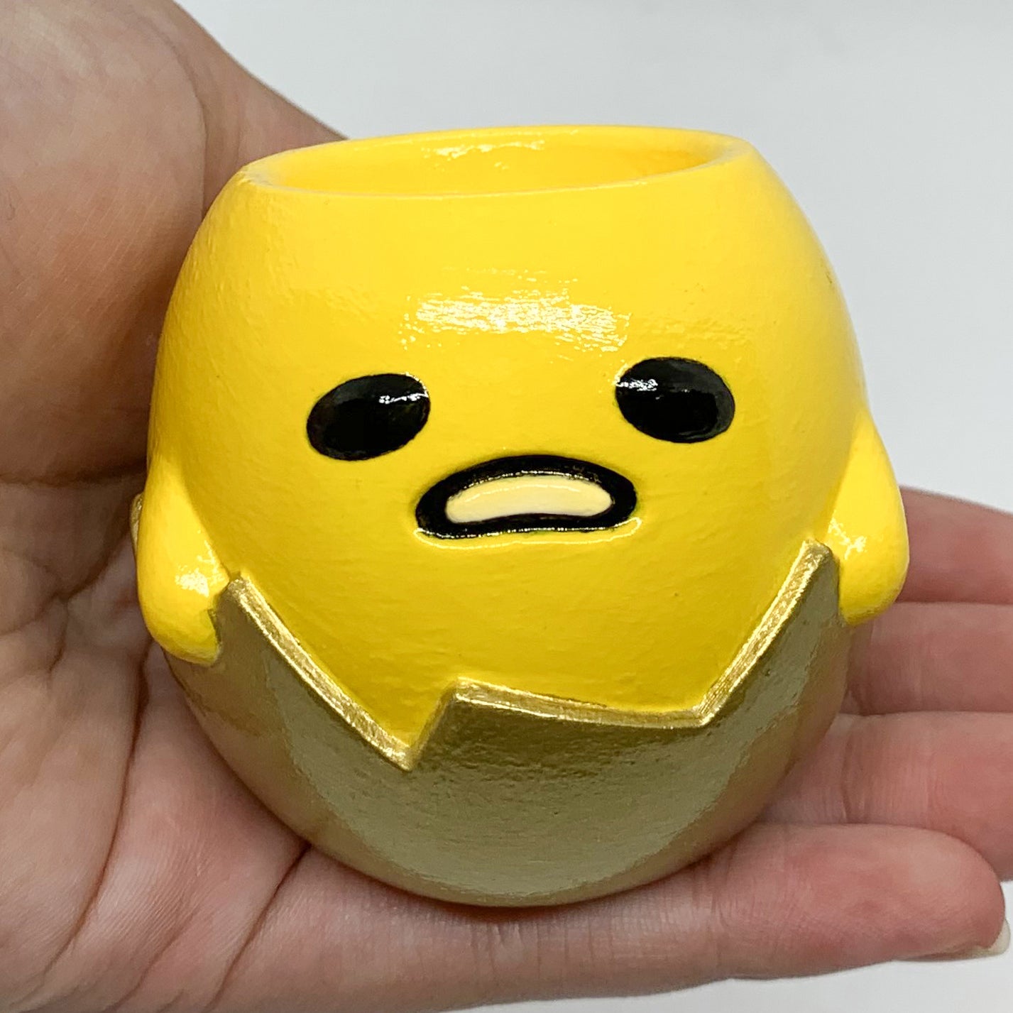 GUDETAMA EGG PLANTER