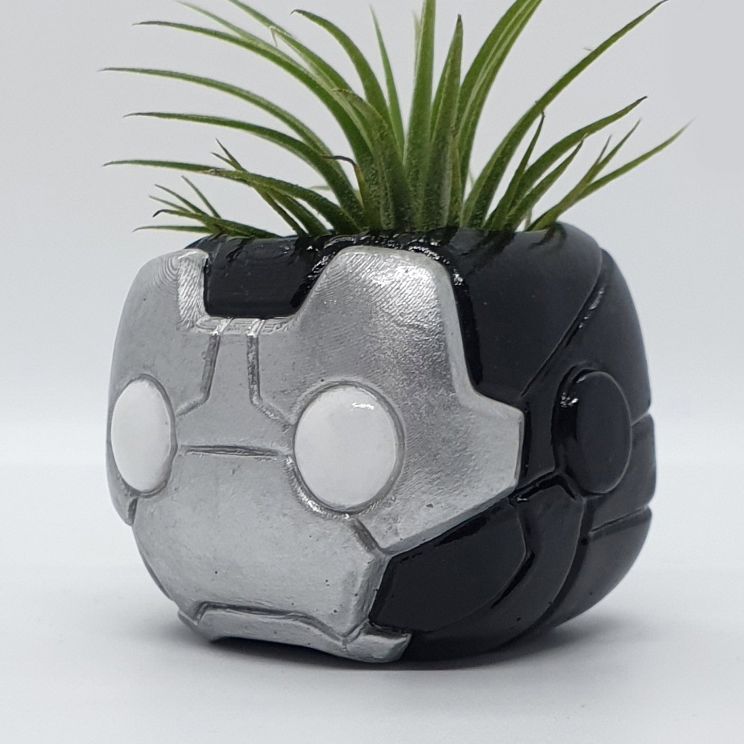 IRONMAN PLANTER