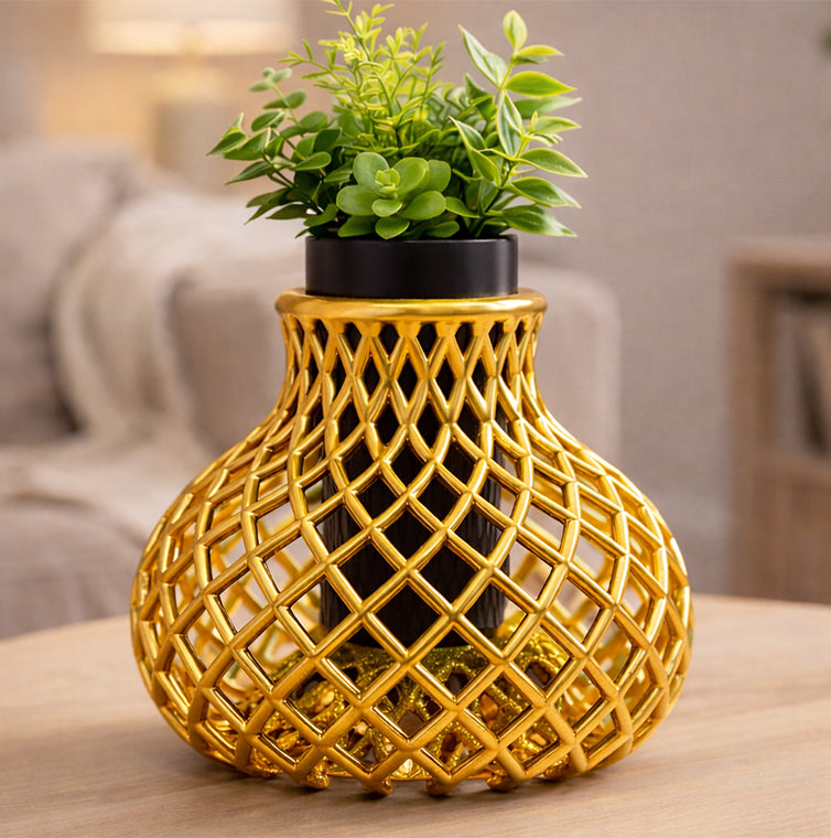 GEOMETRIC LATTICE VASE