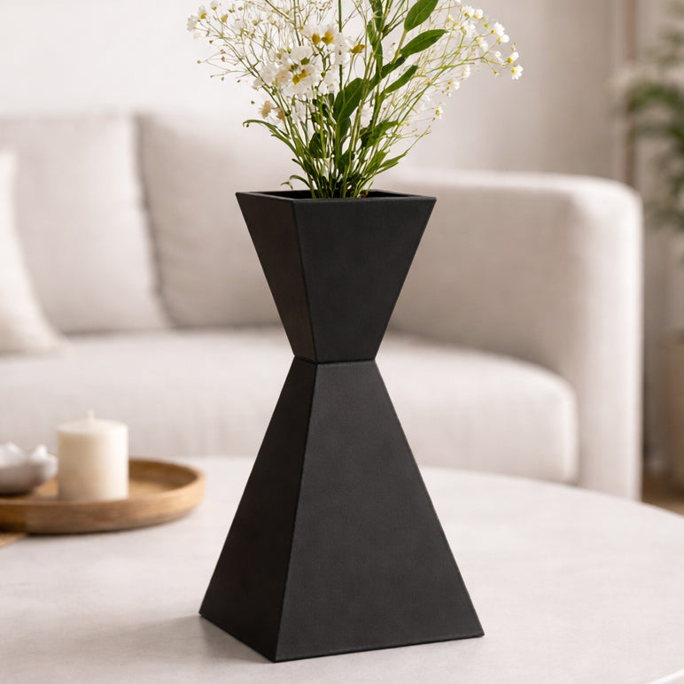MINIMALIST  GEOMETRIC VASE