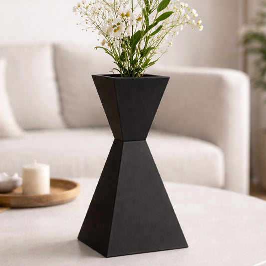 MINIMALIST  GEOMETRIC VASE