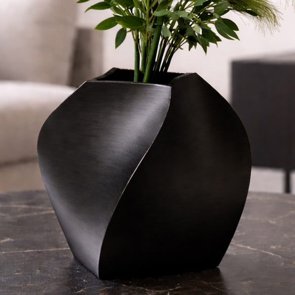 CONTEMPORARY SCULPTURAL VASE