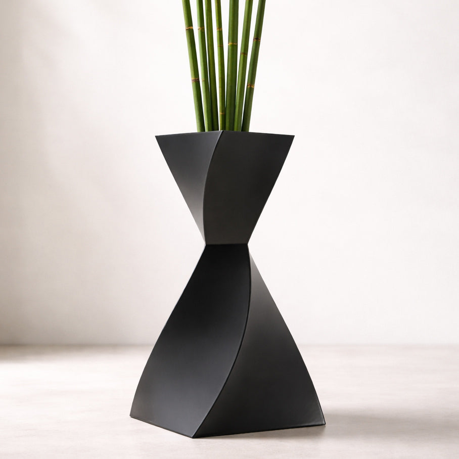 TWISTED HOURGLASS VASE