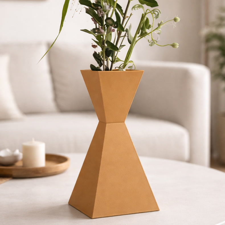 MINIMALIST  GEOMETRIC VASE